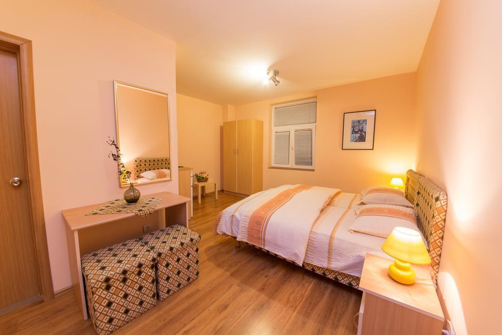 Apartments Bokan เซทินเจ ภายนอก รูปภาพ